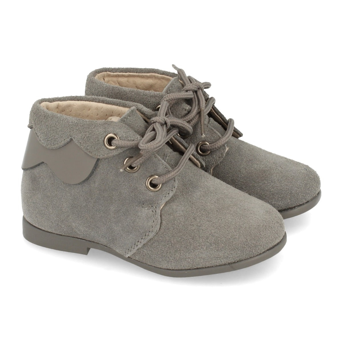 Girl's Flat Shoe with Leather and Laces